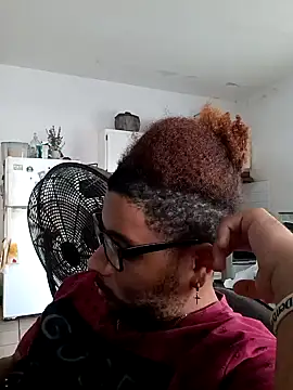 Snapshot of Dj-yefri-pauta chatting on 02-07-25, 08:53 Dj-yefri-pauta online show from 02-07-25, 08:53