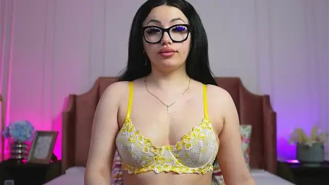 Snapshot of LisaRaee chatting on 05-26-26, 04:30 LisaRaee online show from 05-26-26, 04:30