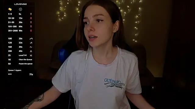 Snapshot of Kami_kam chatting on 02-19-25, 04:11 Kami kam online show from 02-19-25, 04:11