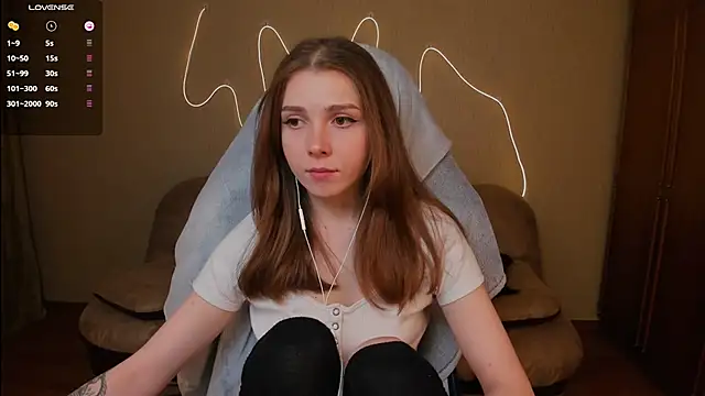 Snapshot of Kami_kam chatting on 03-04-25, 08:16 Kami kam online show from 03-04-25, 08:16