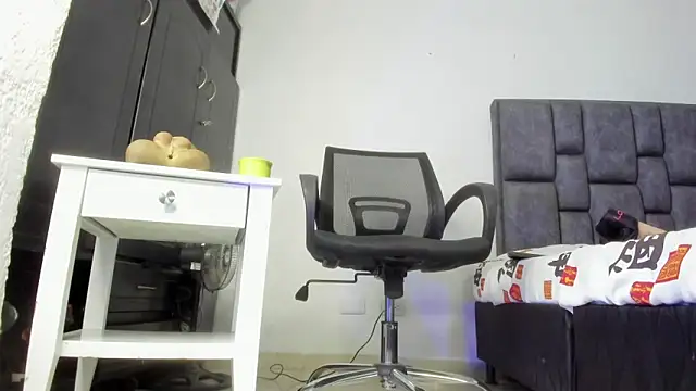 Sarah Mistress  online show from 04-10-26, 04:23