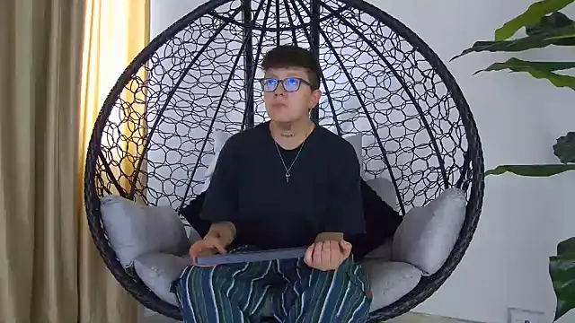 alex noa online show from 10-25-25, 07:19