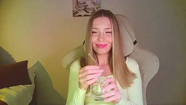 mia raspberrie online show from 06-29-26, 10:54