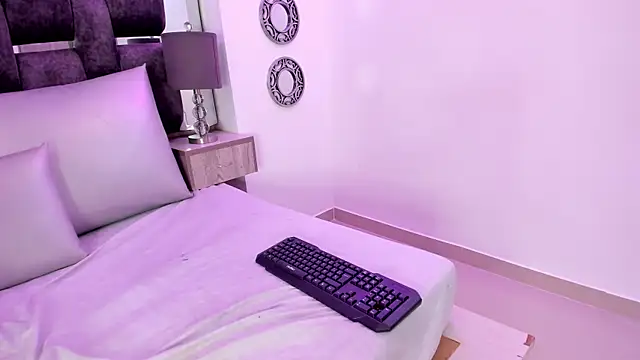 Charlotte Myers online show from 10-30-25, 07:25