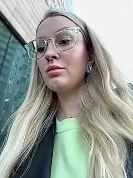 Snapshot of Teya_moon_ chatting on 01-04-25, 10:38 Teya moon  online show from 01-04-25, 10:38