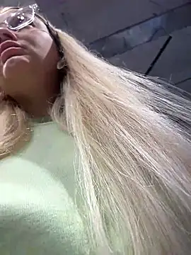 Snapshot of Teya_moon_ chatting on 02-13-25, 10:34 Teya moon  online show from 02-13-25, 10:34