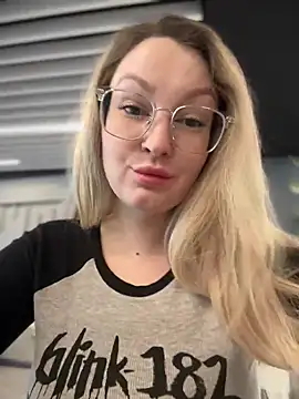 Snapshot of Teya_moon_ chatting on 02-20-25, 11:31 Teya moon  online show from 02-20-25, 11:31