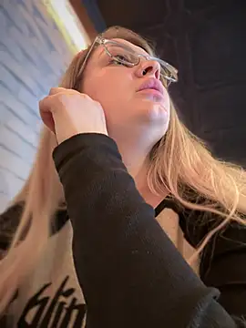 Snapshot of Teya_moon_ chatting on 03-05-25, 12:11 Teya moon  online show from 03-05-25, 12:11