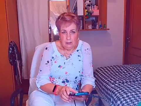 Snapshot of Victoria5643 chatting on 02-17-25, 06:37 Victoria5643 online show from 02-17-25, 06:37