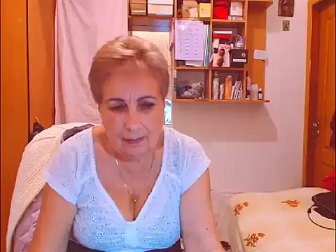 Snapshot of Victoria5643 chatting on 09-25-25, 04:43 Victoria5643 online show from 09-25-25, 04:43