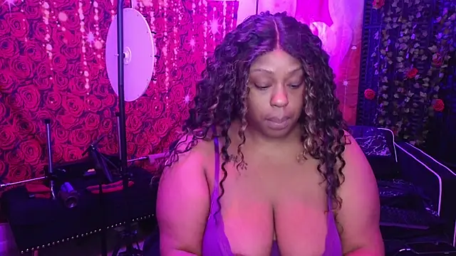 Snapshot of cheriserozequeen chatting on 04-07-26, 01:33 cheriserozequeen online show from 04-07-26, 01:33