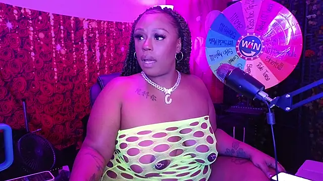 Snapshot of cheriserozequeen chatting on 05-19-26, 06:03 cheriserozequeen online show from 05-19-26, 06:03