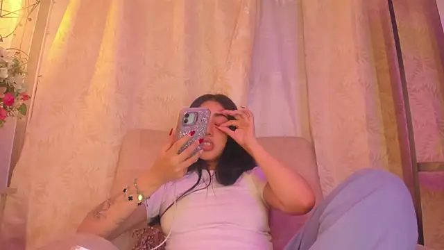 Snapshot of Chanttall_ chatting on 12-18-24, 04:20 Chanttall  online show from 12-18-24, 04:20