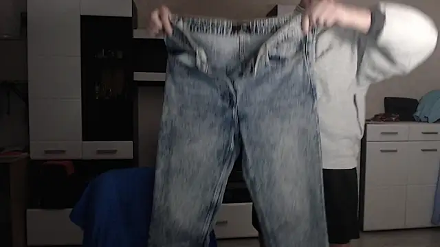 Snapshot of angryzan chatting on 02-04-25, 04:15 angryzan online show from 02-04-25, 04:15