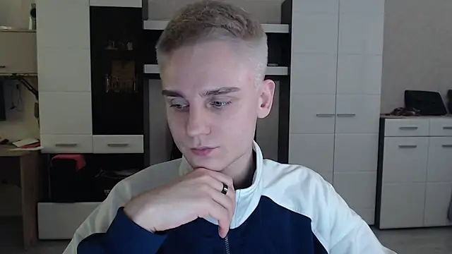 Snapshot of angryzan chatting on 02-10-25, 11:04 angryzan online show from 02-10-25, 11:04