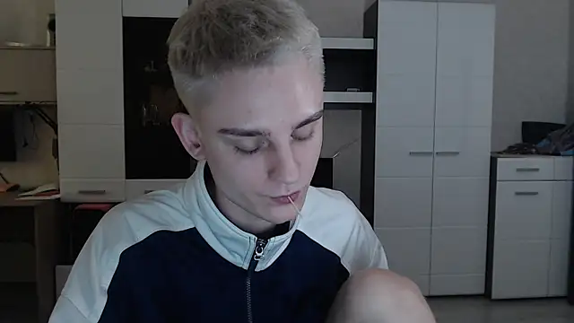 Snapshot of angryzan chatting on 02-14-25, 07:28 angryzan online show from 02-14-25, 07:28