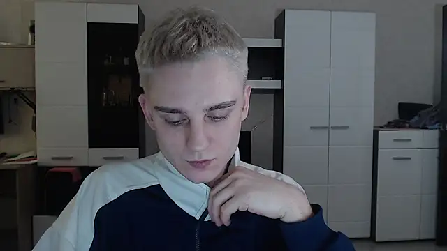 Snapshot of angryzan chatting on 02-14-25, 10:38 angryzan online show from 02-14-25, 10:38