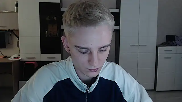 Snapshot of angryzan chatting on 02-19-25, 09:17 angryzan online show from 02-19-25, 09:17