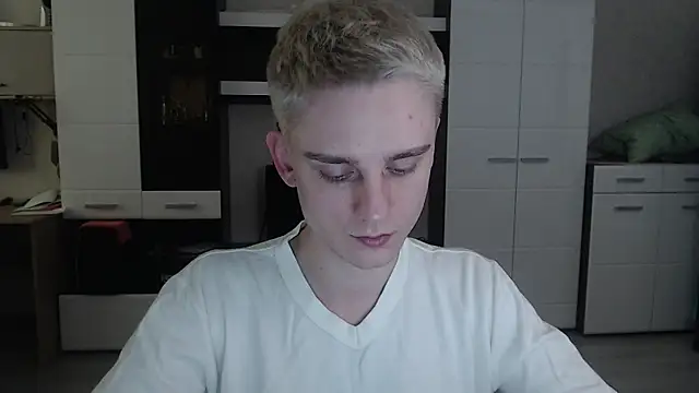 Snapshot of angryzan chatting on 02-21-25, 10:39 angryzan online show from 02-21-25, 10:39