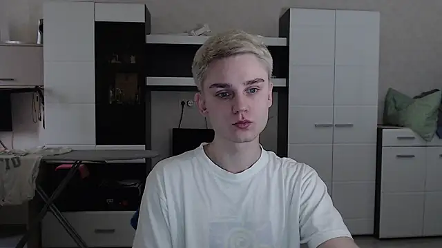 Snapshot of angryzan chatting on 03-10-25, 04:38 angryzan online show from 03-10-25, 04:38