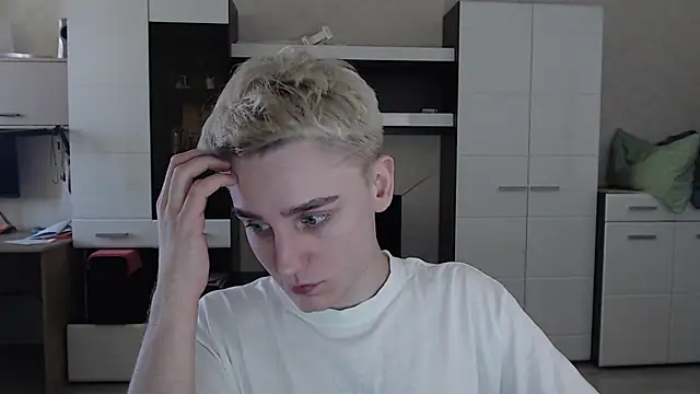 Snapshot of angryzan chatting on 03-10-25, 07:42 angryzan online show from 03-10-25, 07:42