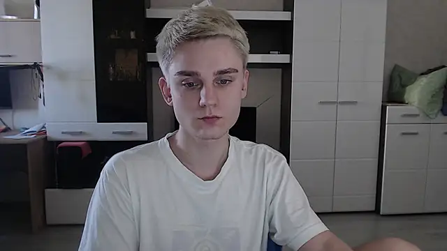 Snapshot of angryzan chatting on 03-10-25, 10:48 angryzan online show from 03-10-25, 10:48