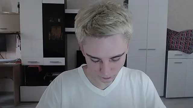 Snapshot of angryzan chatting on 03-13-25, 05:33 angryzan online show from 03-13-25, 05:33