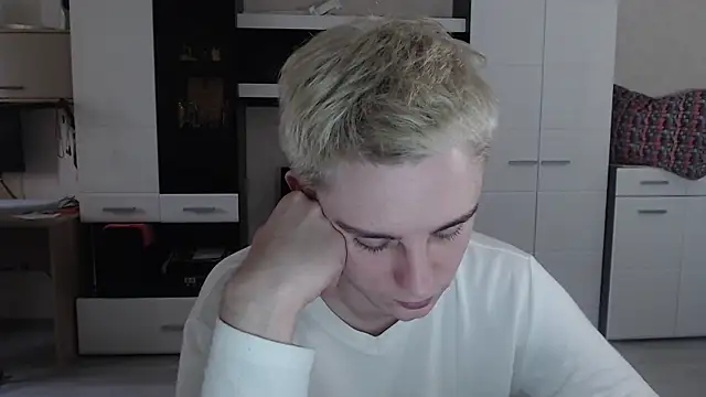 Snapshot of angryzan chatting on 03-13-25, 08:37 angryzan online show from 03-13-25, 08:37