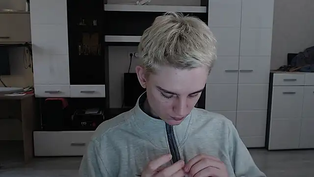 Snapshot of angryzan chatting on 03-14-25, 07:37 angryzan online show from 03-14-25, 07:37