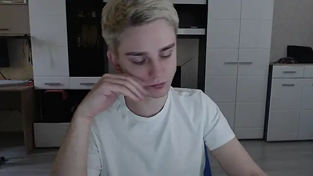 Snapshot of angryzan chatting on 03-17-25, 07:13 angryzan online show from 03-17-25, 07:13