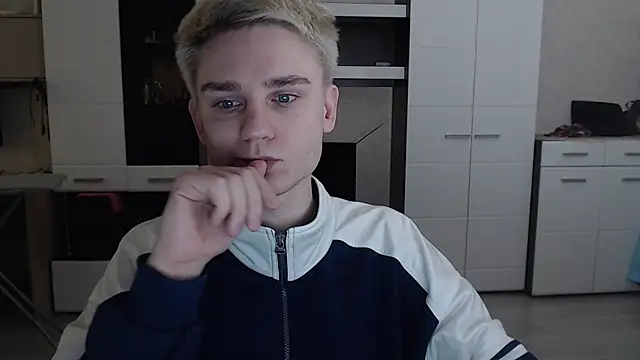 Snapshot of angryzan chatting on 03-18-25, 04:15 angryzan online show from 03-18-25, 04:15