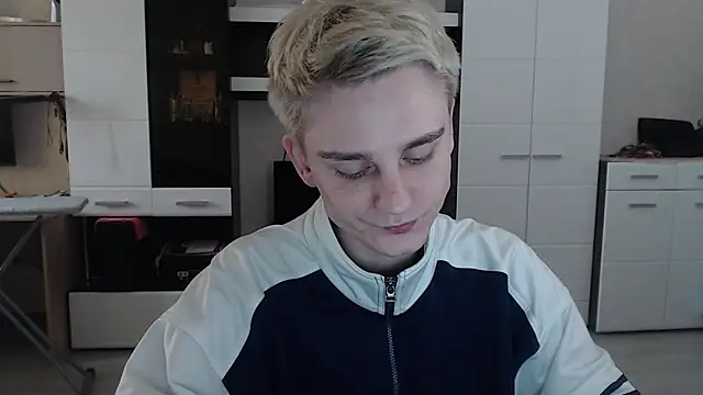 Snapshot of angryzan chatting on 03-18-25, 10:25 angryzan online show from 03-18-25, 10:25