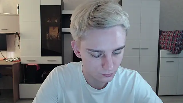 Snapshot of angryzan chatting on 03-21-25, 03:55 angryzan online show from 03-21-25, 03:55