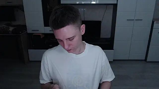 Snapshot of angryzan chatting on 10-17-25, 04:15 angryzan online show from 10-17-25, 04:15