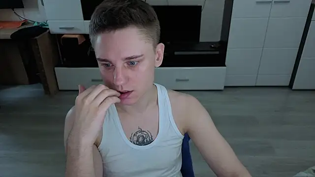 Snapshot of angryzan chatting on 11-14-25, 07:07 angryzan online show from 11-14-25, 07:07