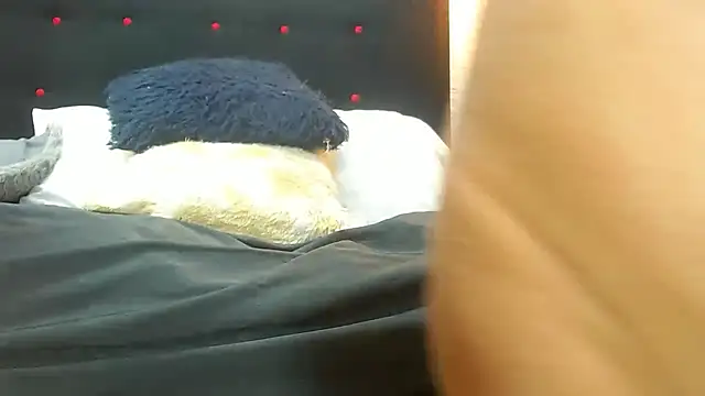 Snapshot of hairy_pussywet chatting on 12-15-24, 01:24 hairy pussywet online show from 12-15-24, 01:24