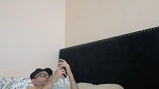 Snapshot of hailzeffn chatting on 10-03-25, 05:10 hailzeffn online show from 10-03-25, 05:10