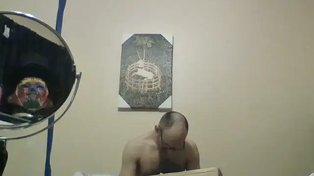 Snapshot of hailzeffn chatting on 05-28-26, 10:07 hailzeffn online show from 05-28-26, 10:07