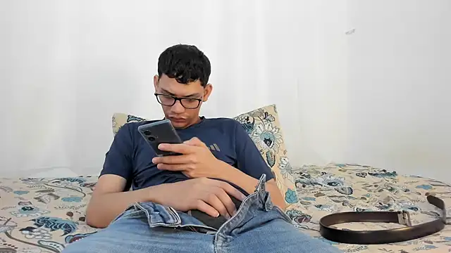 Snapshot of Diego-Monsalve chatting on 02-05-26, 10:25 Diego-Monsalve online show from 02-05-26, 10:25