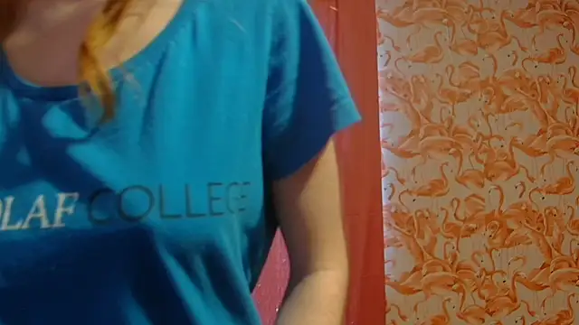 strawberrysmoothie online show from 12-25-24, 08:07