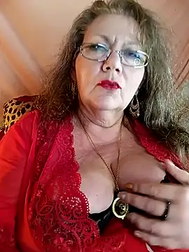 Snapshot of Snezhana chatting on 09-17-25, 04:14 Snezhana online show from 09-17-25, 04:14