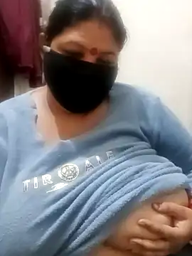 Snapshot of Shoni__ chatting on 12-11-24, 05:48 Shoni online show from 12-11-24, 05:48