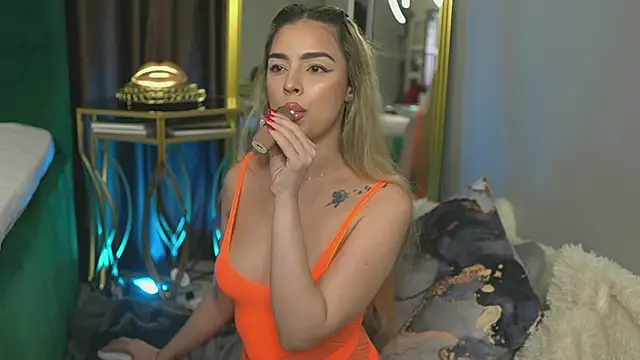 Snapshot of ScarletColes chatting on 01-18-25, 02:36 ScarletColes online show from 01-18-25, 02:36
