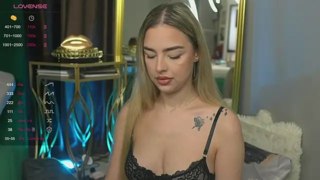 Snapshot of ScarletColes chatting on 01-21-25, 01:08 ScarletColes online show from 01-21-25, 01:08