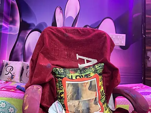 Royal girl 1 online show from 03-13-25, 07:28