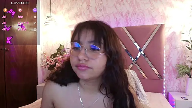 Miaa Smiith1 online show from 03-06-25, 06:37