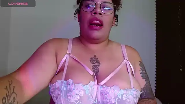 Snapshot of Dirty_sara17 chatting on 09-12-25, 12:33 Dirty sara17 online show from 09-12-25, 12:33