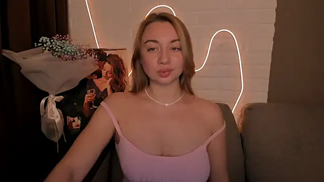 Snapshot of DanielaWisse chatting on 12-18-24, 08:47 DanielaWisse online show from 12-18-24, 08:47