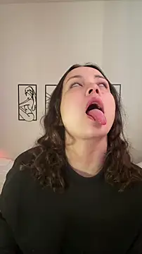 Megan Rodrigo online show from 11-30-25, 02:43