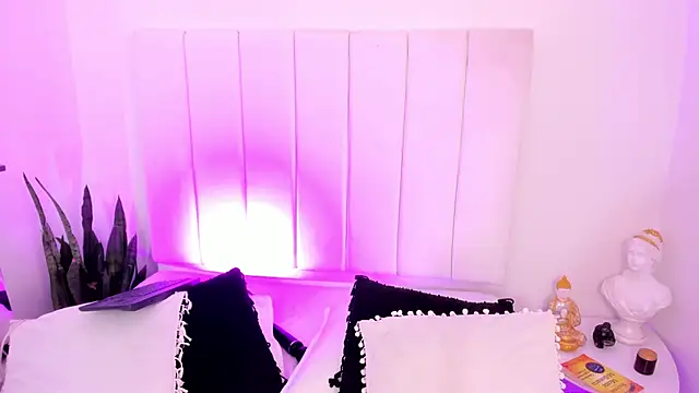 Amber Martins  online show from 02-11-25, 12:06